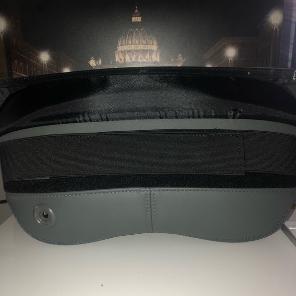 Brookstone Wireless Neck Massager-BARELY USED - Picture 2 of 4